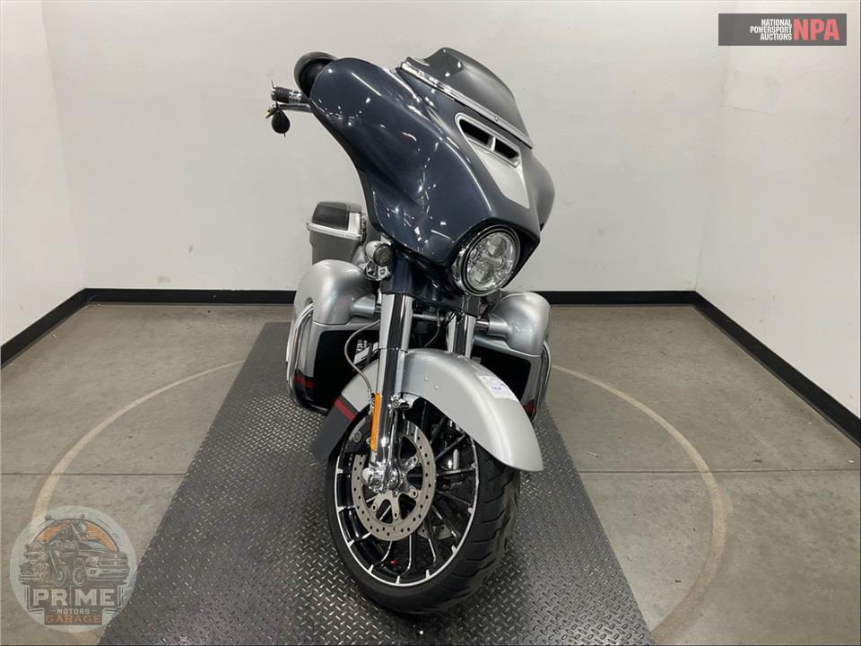 2019 Harley-Davidson FLHXSE CVO STREET GLIDE — фото 2