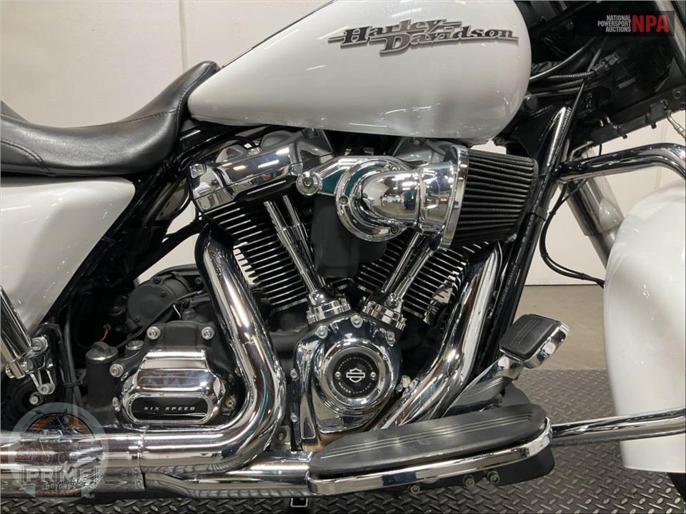 2017 Harley-Davidson FLHXS STREET GLIDE SPECIAL — фото 6