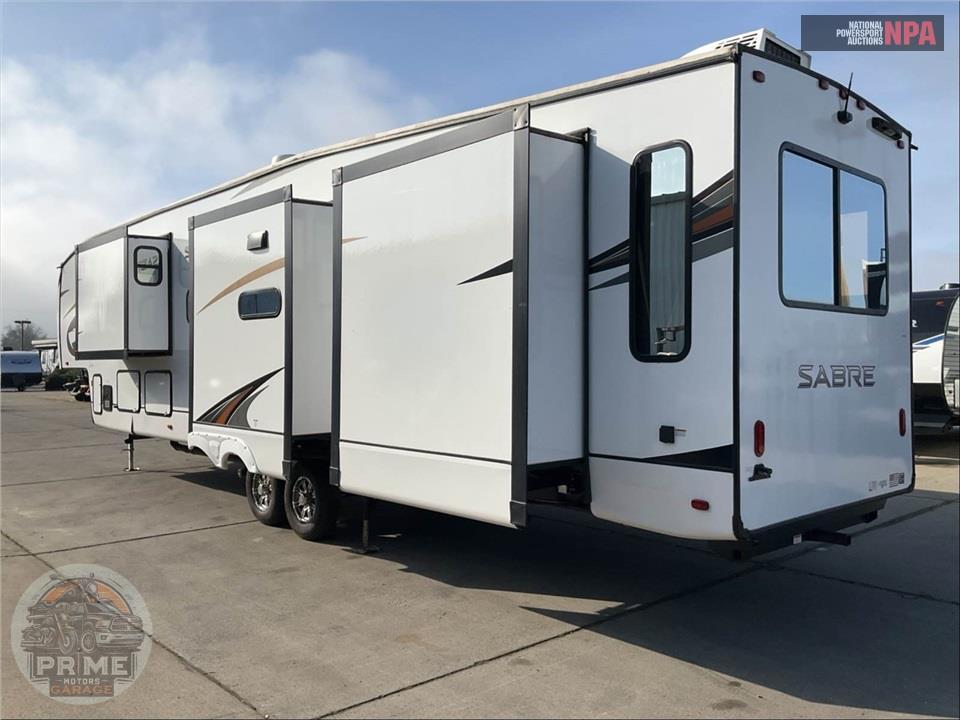 2024 Sabre By Forest River M-38RLH - FIFTH WHEEL SERIES — фото 3