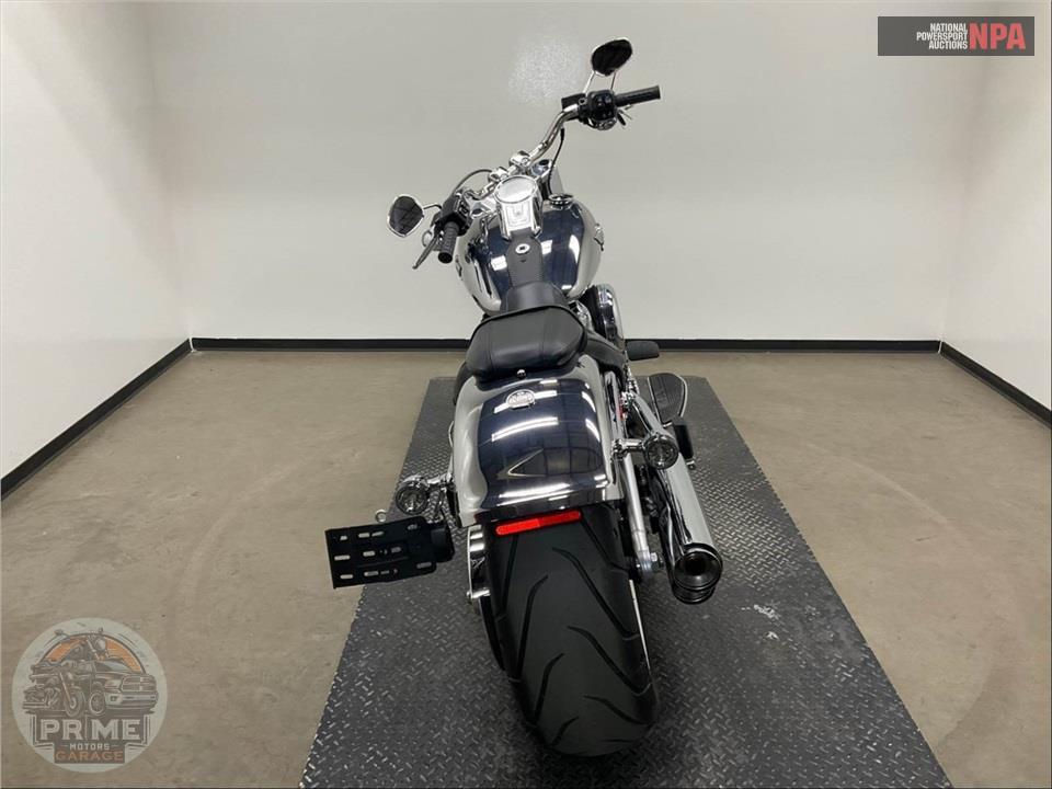 2025 Harley-Davidson FLSTFI SOFTAIL FAT BOY GRAY GHOST — фото 4
