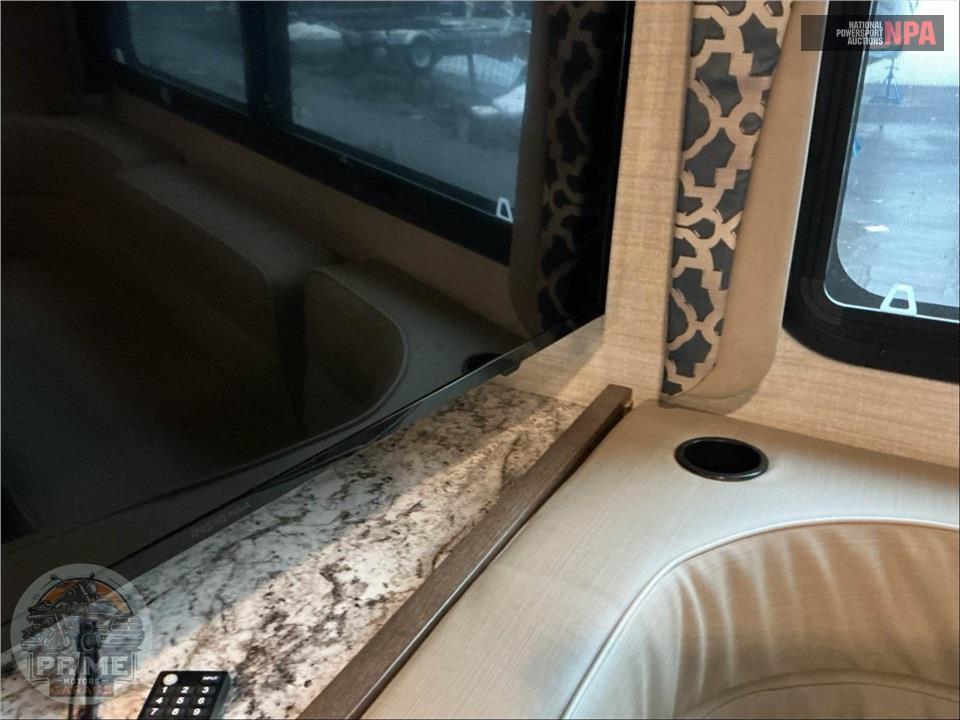 2020 Jayco M-24 B FORD V10 - REDHAWK SERIES — фото 25