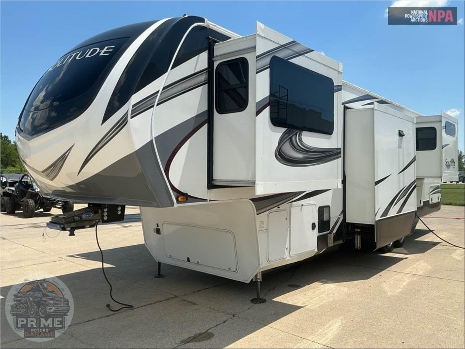 2022 Grand Design Recreational Vehicles M-380FL - SOLITUDE FIFTH WHEEL SERIES — фото 2