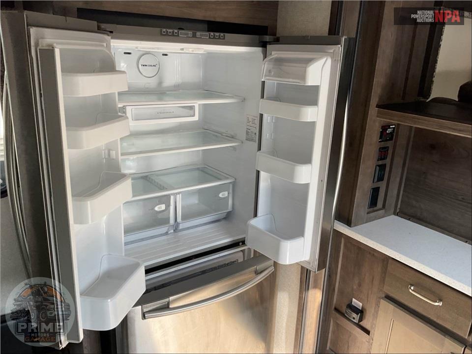 2019 Keystone Rv M-381 TH - MONTANA HIGH COUNTRY TOY HAULER TOY HAULER SERIES — фото 27