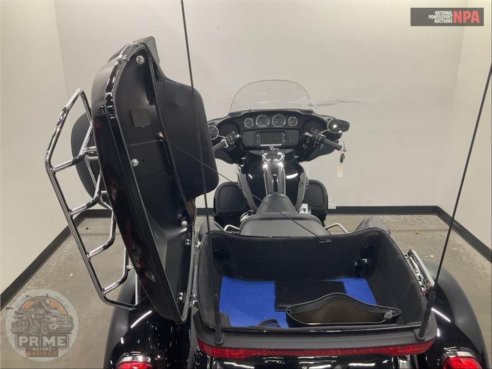 2018 Harley-Davidson FLHTCUTG TRI GLIDE ULTRA — фото 19