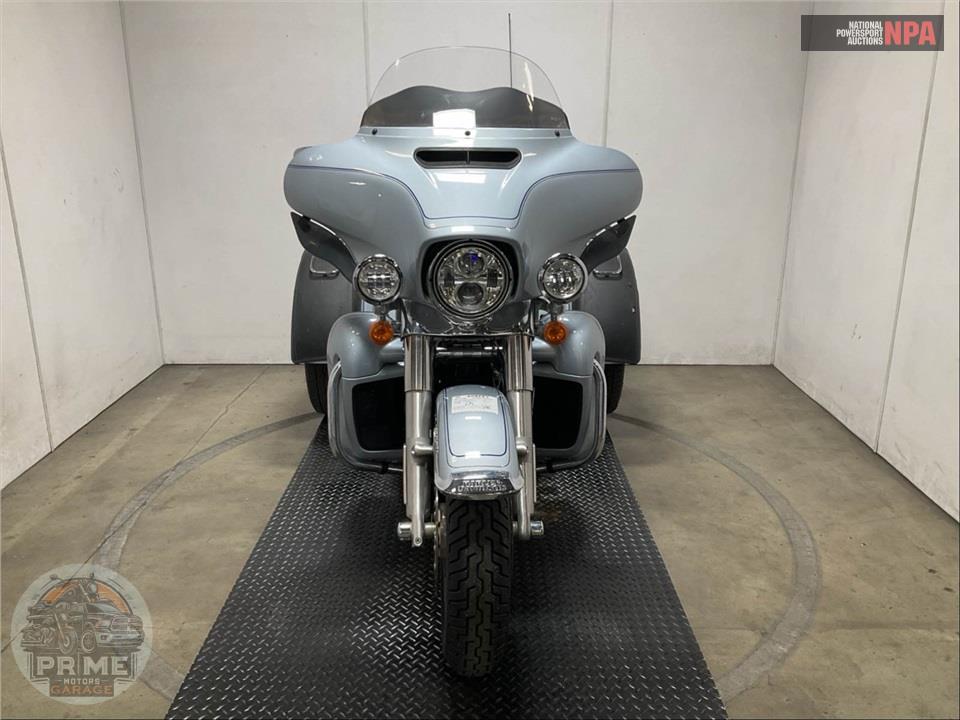 2023 Harley-Davidson FLHTCUTG TRI GLIDE ULTRA CLASSIC — фото 2