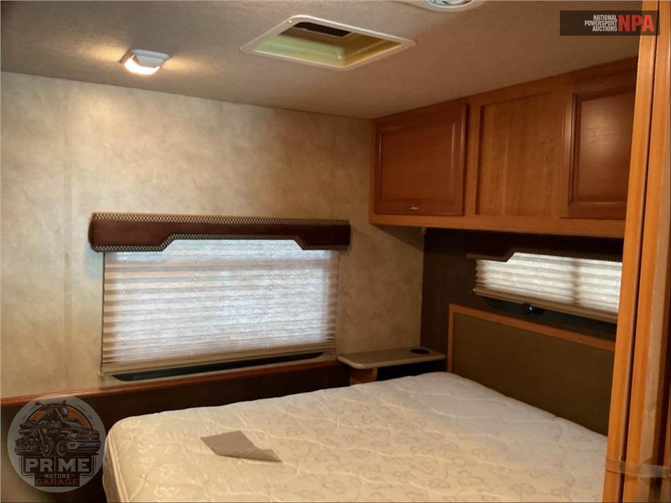 2015 Jamboree M-31D FORD E450 6.8 LITER - SPORT SERIES — фото 20