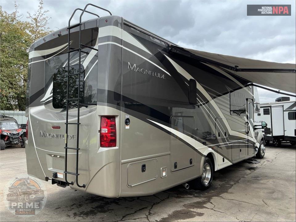 2022 Thor Motor Coach SV34 SUPER C F550 4WD - MAGNITUDE SERIES — фото 3
