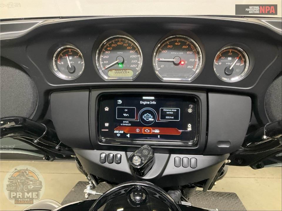 2025 Harley-Davidson FLHTCUTG TRI GLIDE ULTRA CLASSIC — фото 5