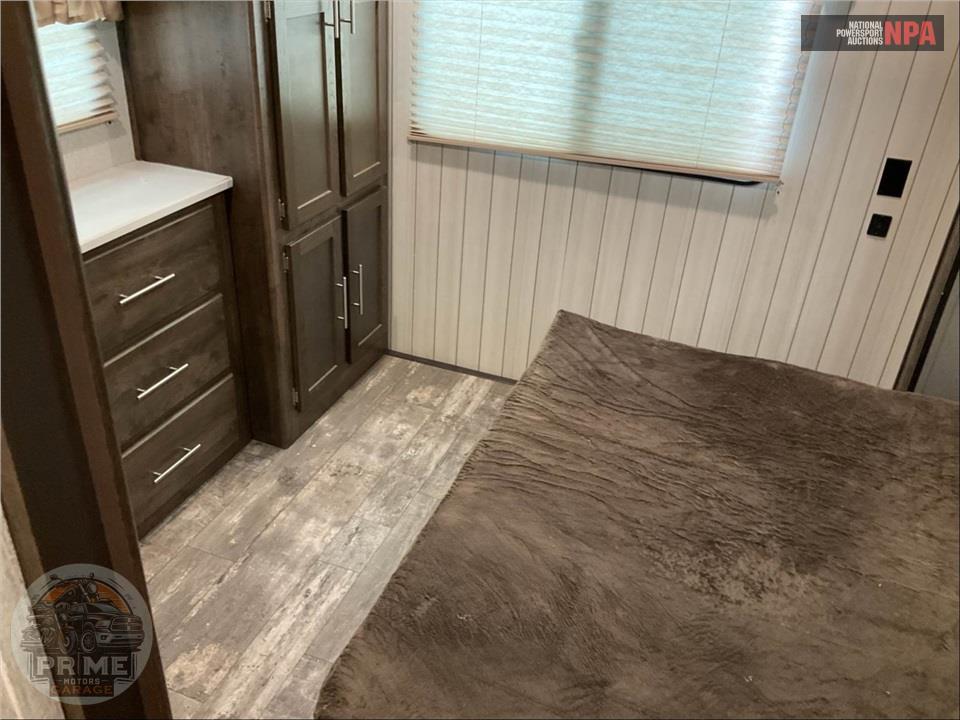 2019 Crossroads Rv M-32 FB - VOLANTE SERIES — фото 12