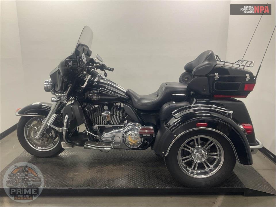 2011 Harley-Davidson FLHTCUTG TRIGLIDE UL CLSC — фото 3