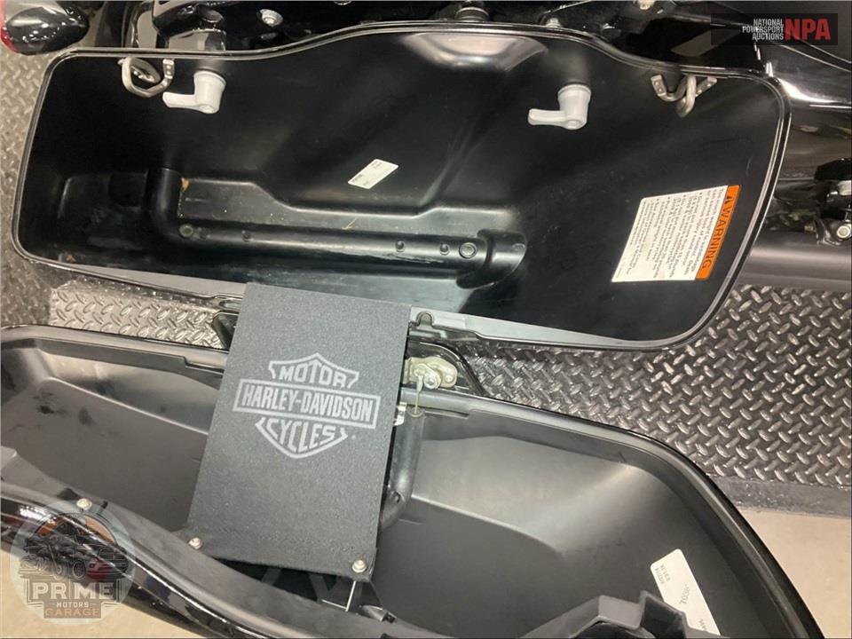 2018 Harley-Davidson FLHXS STREET GLIDE SPECIAL — фото 23
