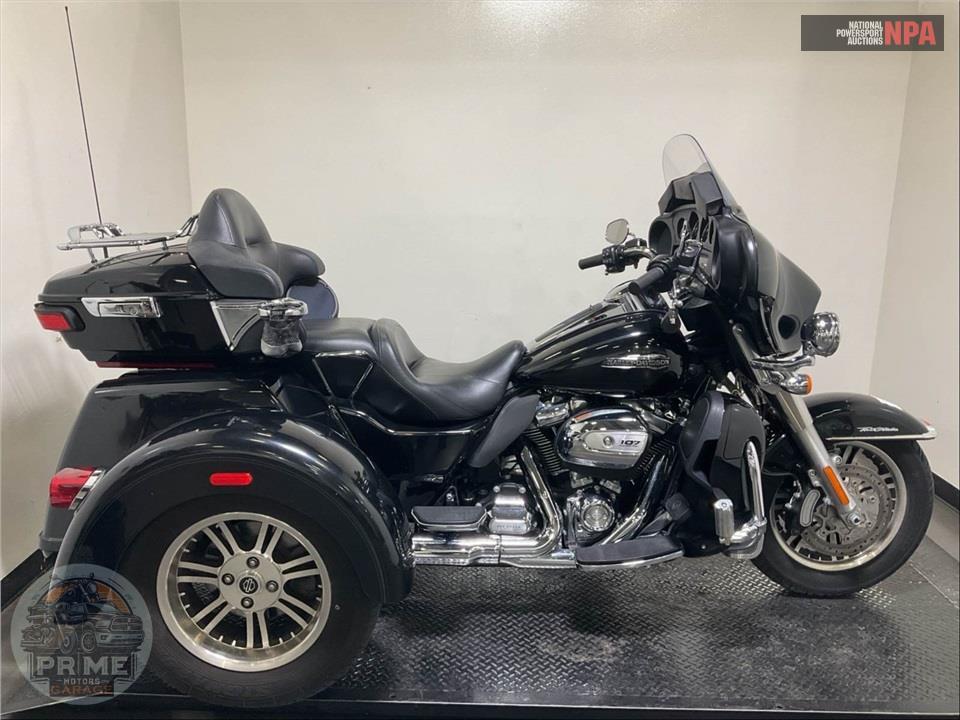 2018 Harley-Davidson FLHTCUTG TRI GLIDE ULTRA — фото 1