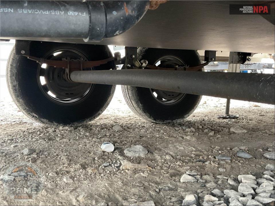 2019 Palomino By Forest River M-383FBC - COMPASS FIFTH WHEEL SERIES — фото 41