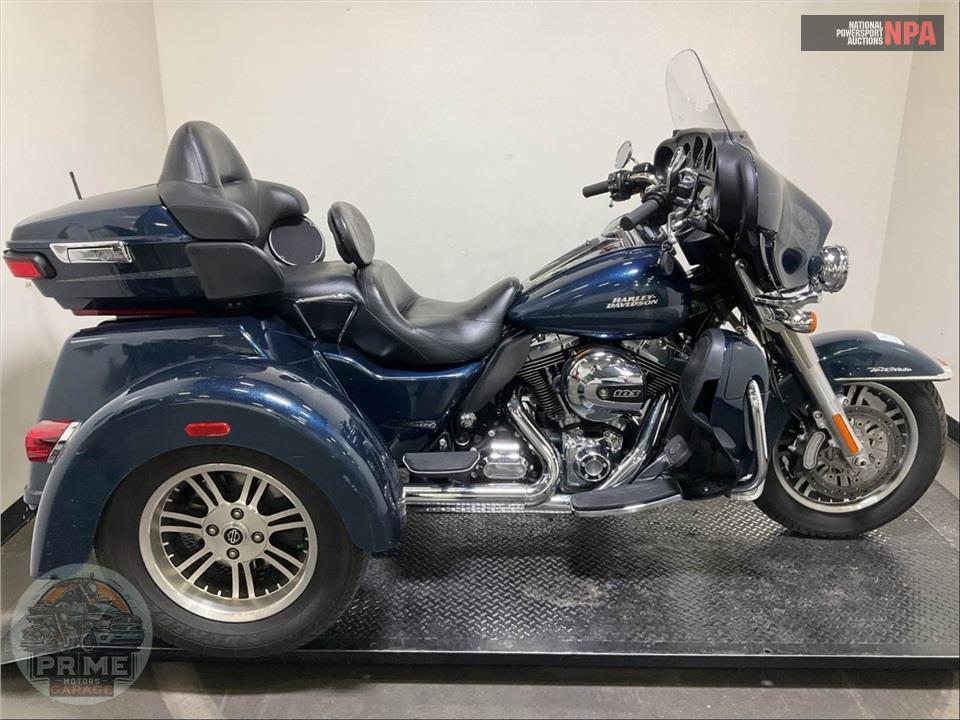 2016 Harley-Davidson FLHTCUTG TRIGLIDE ULTRA CLASSIC — фото 1
