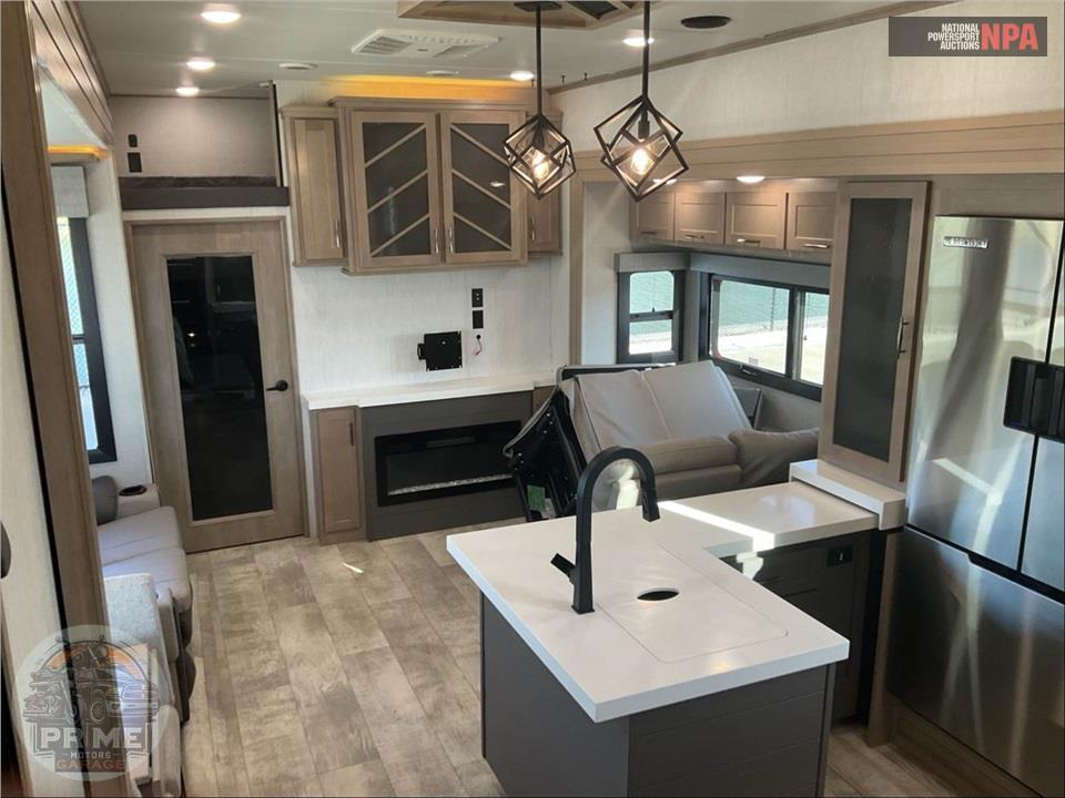 2024 Grand Design Recreational Vehicles M-395MS - MOMENTUM M-CLASS TOY HAULER TOY HAULER SERIES — фото 6