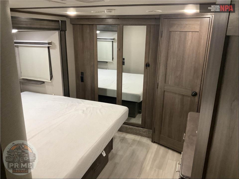 2021 Grand Design Recreational Vehicles M-310GK - SOLITUDE FIFTH WHEEL SERIES — фото 10