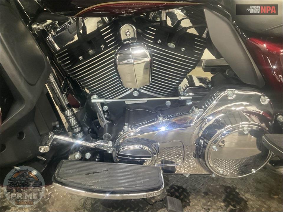 2014 Harley-Davidson FLHTCUTG TRIGLIDE ULTRA CLASSIC — фото 8