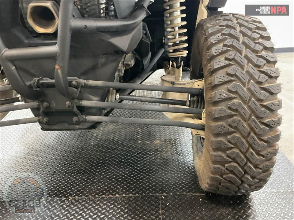 2021 Can-Am MAVERICK X3 DS TURBO (DESERT TAN & CARBON BLACK) — фото 26