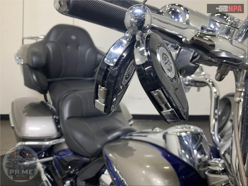 2017 Harley-Davidson FLHTKSE CVO ULTRA LIMITED — фото 11
