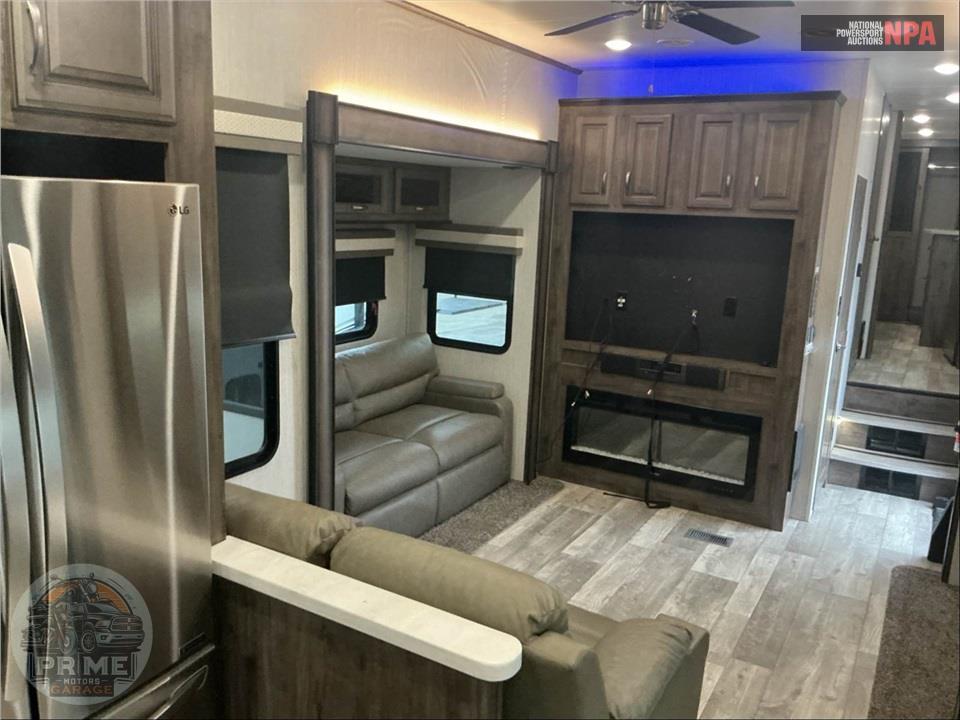 2020 Sandpiper By Forest River M-39BARK - FIFTH WHEEL SERIES — фото 8