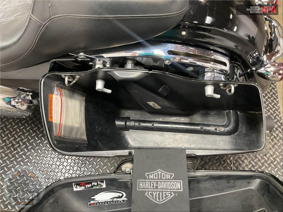 2019 Harley-Davidson FLHX STREET GLIDE — фото 22