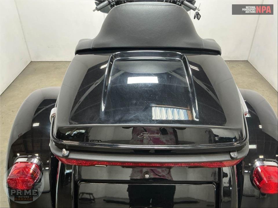 2024 Harley-Davidson FLHTCUTG TRI GLIDE ULTRA CLASSIC — фото 18