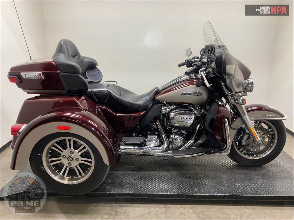 2018 Harley-Davidson FLHTCUTG TRI GLIDE ULTRA — фото 1