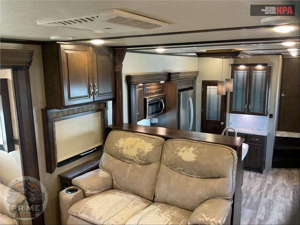 2017 Grand Design Recreational Vehicles M-375RES - SOLITUDE FIFTH WHEEL SERIES — фото 9