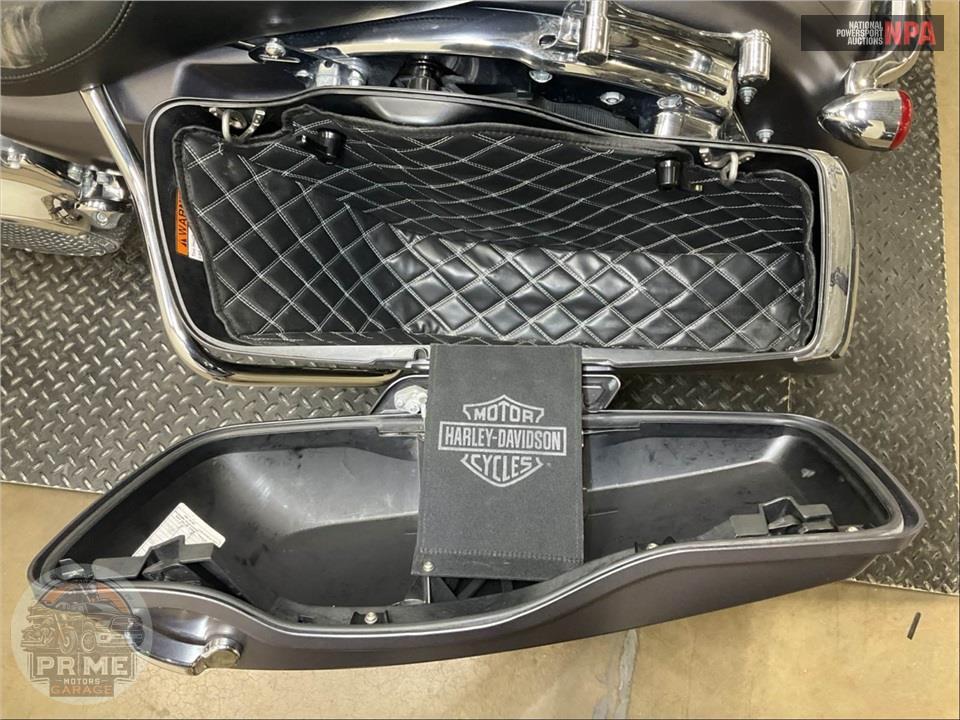 2016 Harley-Davidson FLHXS STREET GLIDE SPECIAL — фото 24