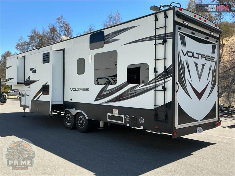 2017 Voltage M-3605 - TOY HAULER TOY HAULER SERIES — фото 3