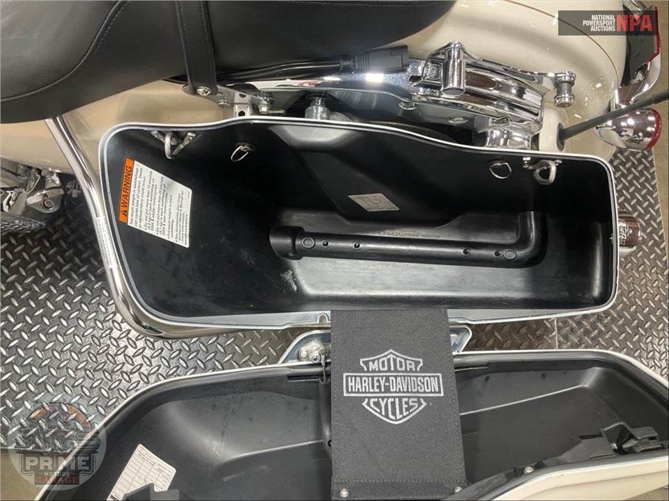 2014 Harley-Davidson FLHXS STREET GLIDE — фото 16