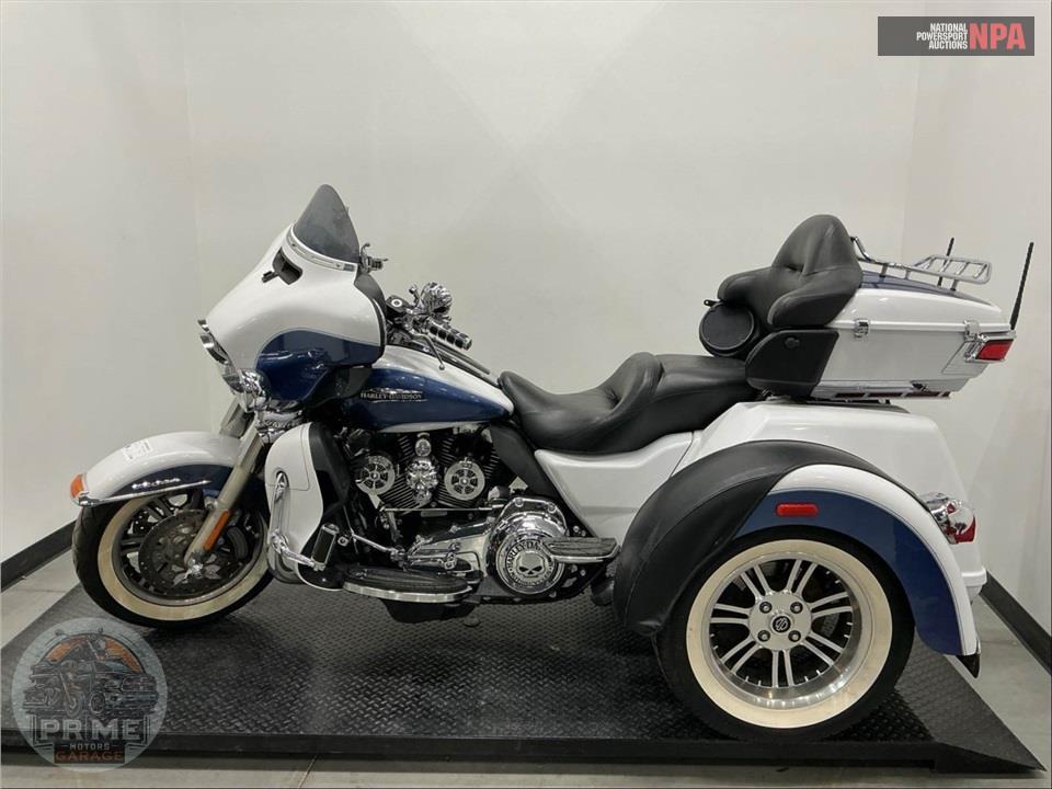 2015 Harley-Davidson FLHTCUTG TRIGLIDE ULTRA CLASSIC — фото 3