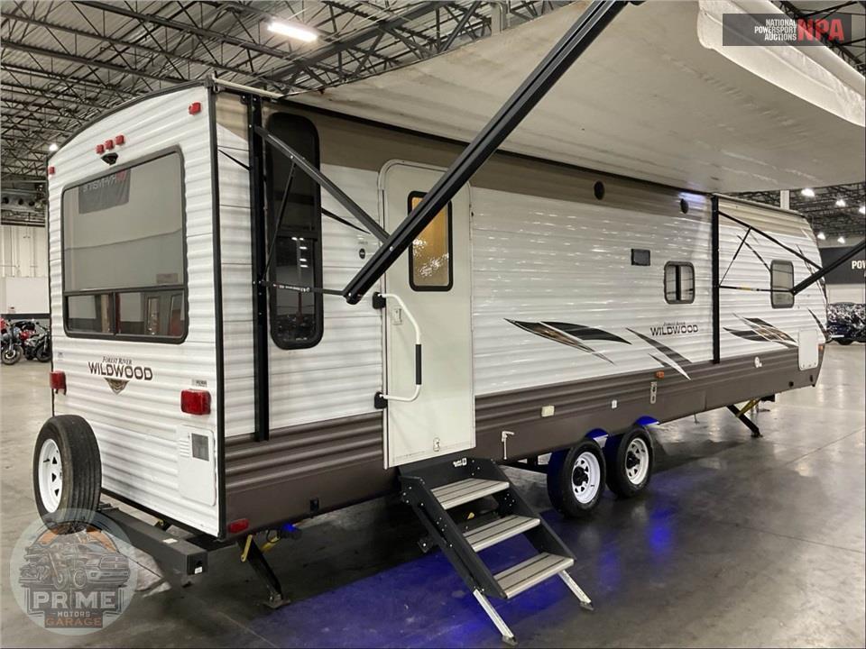 2019 Wildwood By Forest River M-28RLSS -  SERIES — фото 4