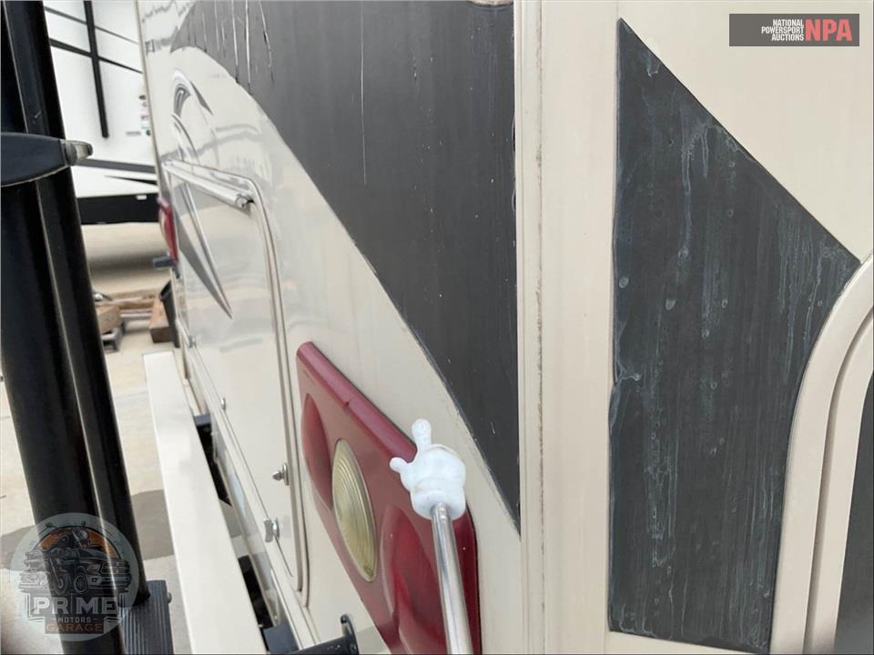 2017 Thor Motor Coach M-28Z E450-V10 - CHATEAU SERIES — фото 53