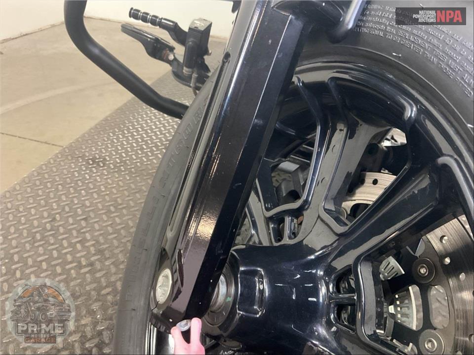 2021 Indian Motorcycle SCOUT BOBBER (ABS, BLACK SMOKE) — фото 22