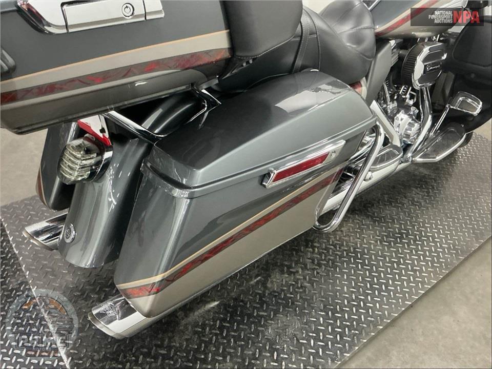 2016 Harley-Davidson FLHTKSE CVO ULTRA LIMITED — фото 25
