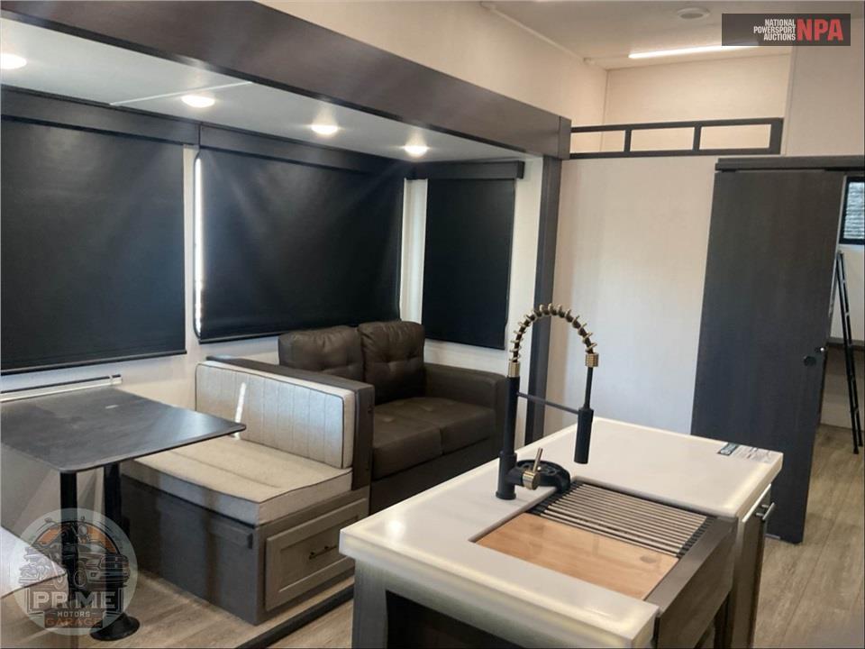 2025 Cherokee By Forest River M -3850SUITE - ARCTIC WOLF FIFTH WHEEL SERIES — фото 7