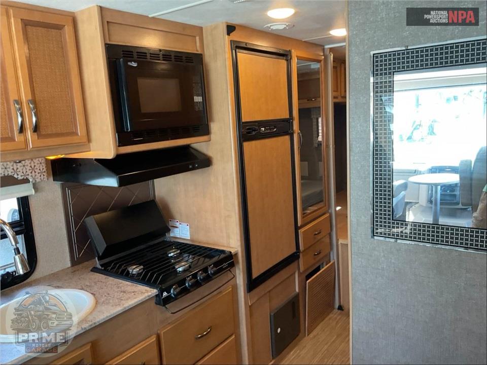 2017 Thor Motor Coach M-24.1 FORD - AXIS SERIES — фото 8