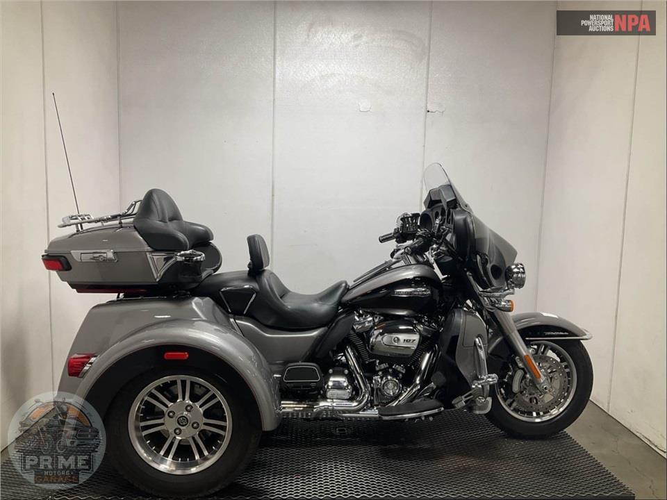 2017 Harley-Davidson FLHTCUTG TRIGLIDE ULTRA CLASSIC — фото 1
