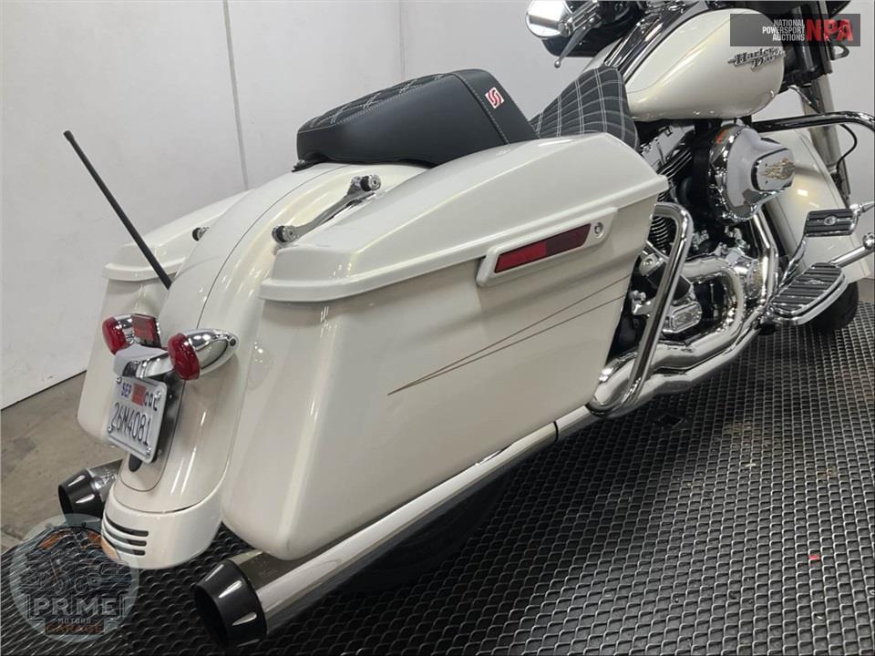 2015 Harley-Davidson FLHXS STREET GLIDE SPECIAL — фото 16