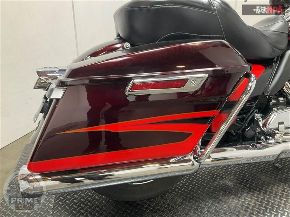 2017 Harley-Davidson FLHTKSE CVO ULTRA LIMITED — фото 19