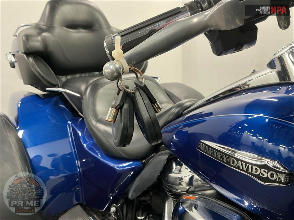 2017 Harley-Davidson FLHTCUTG TRIGLIDE ULTRA CLASSIC — фото 11
