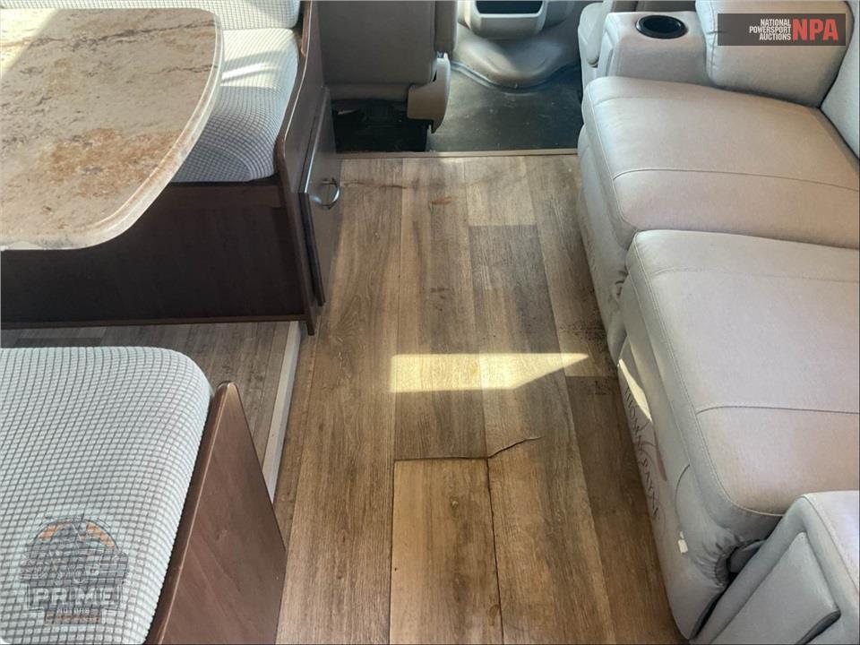 2018 Thor Motor Coach M-31E E450-V10 - FOUR WINDS SERIES — фото 48