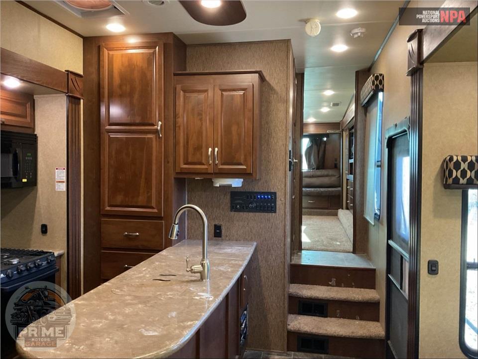 2015 Crossroads Rv LAS VEGAS - ELEVATION TOY HAULER TOY HAULER SERIES — фото 7