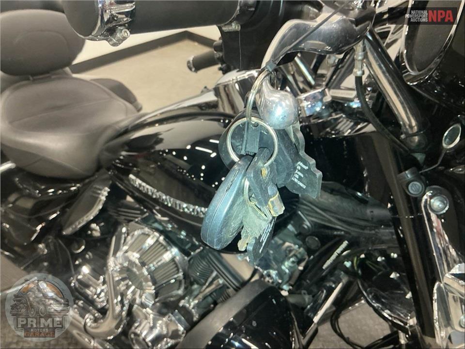 2016 Harley-Davidson FLHTK ELECTRA GLIDE ULTRA LIMITED — фото 11