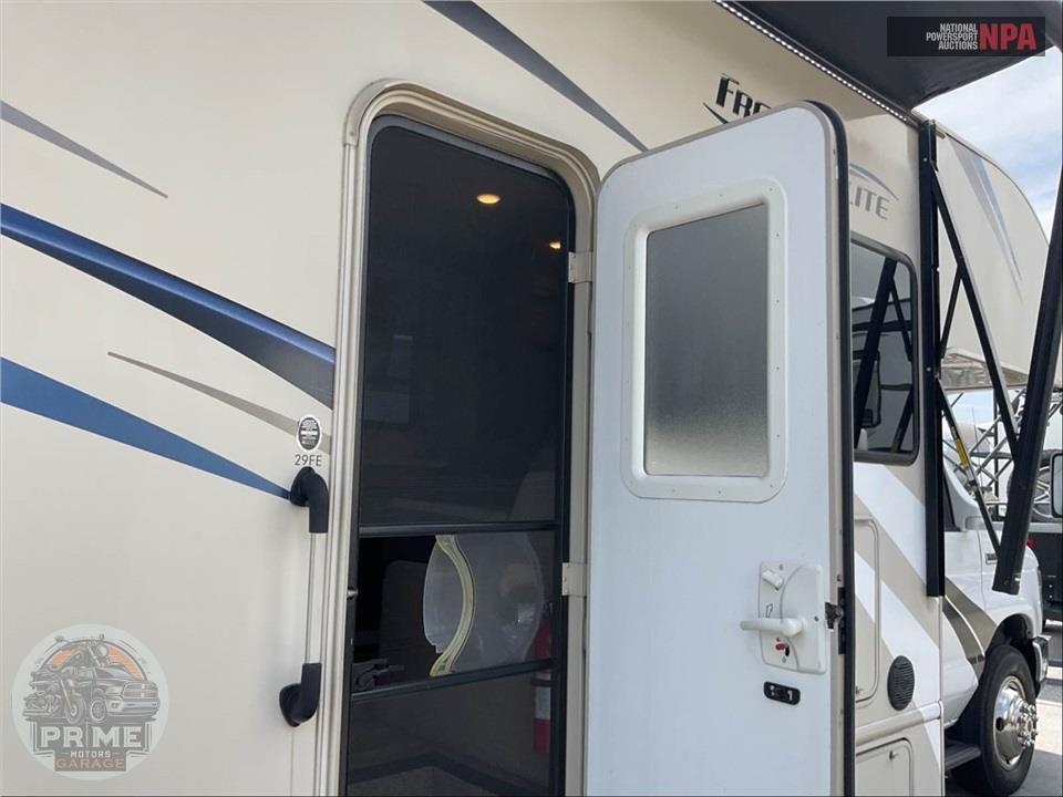 2017 Thor Motor Coach M-29FE E450-V10 - FREEDOM ELITE SERIES — фото 52
