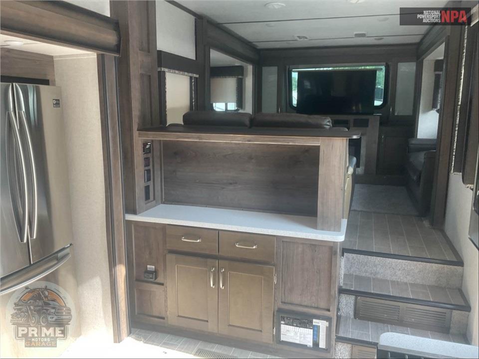 2019 Keystone Rv M-381 TH - MONTANA HIGH COUNTRY TOY HAULER TOY HAULER SERIES — фото 7