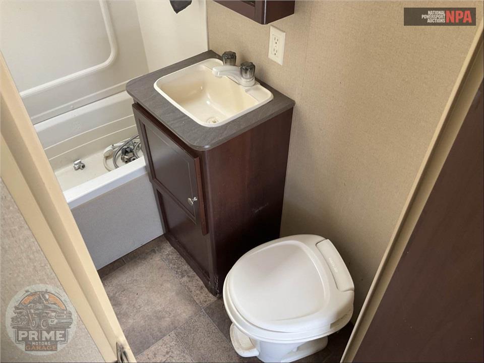 2015 Dutchmen R2600 RUBICON TOY-HAULER TRAVEL TRAILER — фото 22