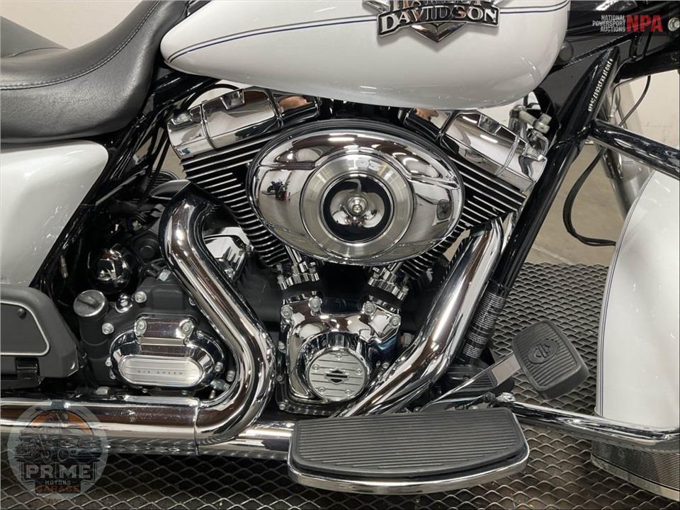 2012 Harley-Davidson FLHRC ROAD KING CLSC — фото 6