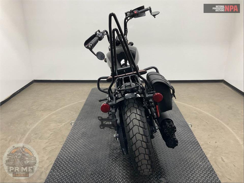 2020 Indian Motorcycle SCOUT BOBBER TWENTY ABS (THUNDER BLACK) — фото 4